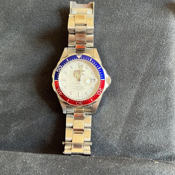 Ladies Invicta watch 8933A